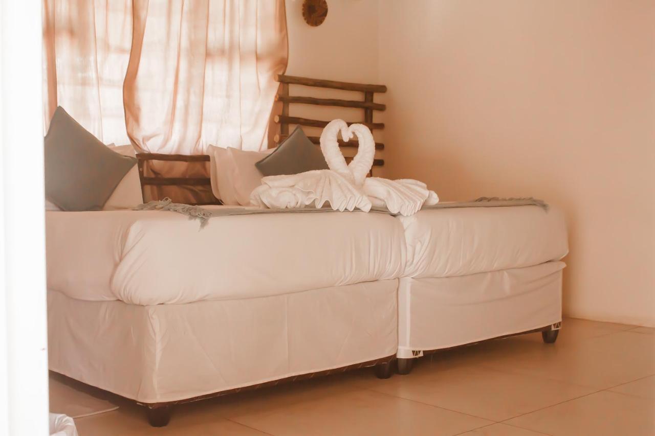 Leeville Guesthouse Kasane Exterior photo